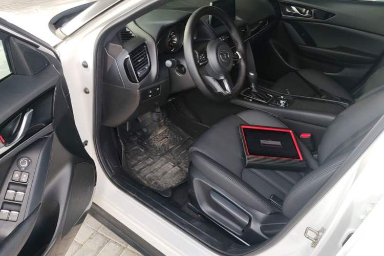 Used Mazda CX-4 2021 2.0L Automatic Two-Wheel Drive Blue Sky Dynamic Edition Driver Seat