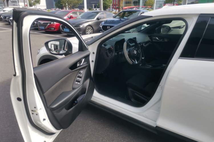 Used Mazda CX-4 2021 2.0L Automatic Two-Wheel Drive Blue Sky Dynamic Edition Driver Seat