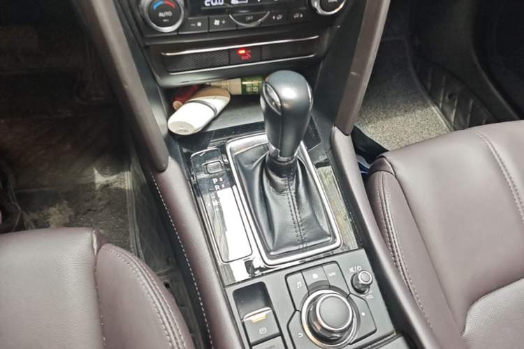 Used Mazda CX-4 2021 2.0L Automatic Two-Wheel Drive Blue Sky Luxury Edition Gear Lever