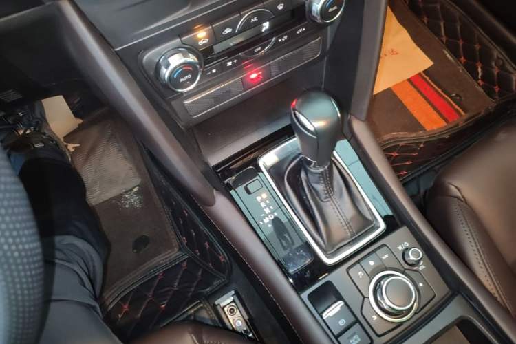 Used Mazda CX-4 2021 2.0L Automatic Two-Wheel Drive Blue Sky Luxury Edition Gear Lever