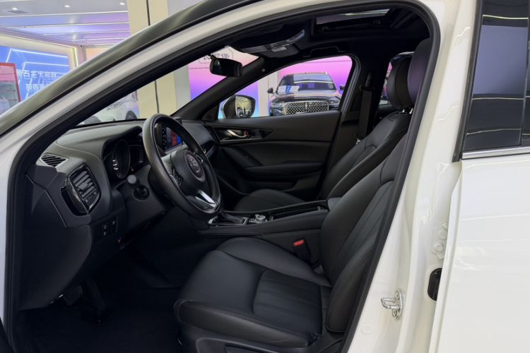 Used Mazda CX-4 2021 2.0L Automatic Two-Wheel Drive Blue Sky Dynamic Edition Interior 2