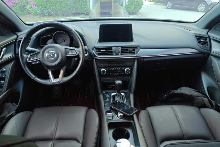 Used Mazda CX-4 2021 2.0L Automatic Two-Wheel Drive Blue Sky Luxury Edition Interior 2