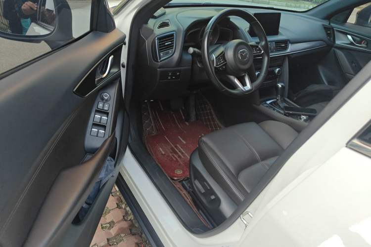 Used Mazda CX-4 2021 2.0L Automatic Two-Wheel Drive Blue Sky Luxury Edition Interior 3