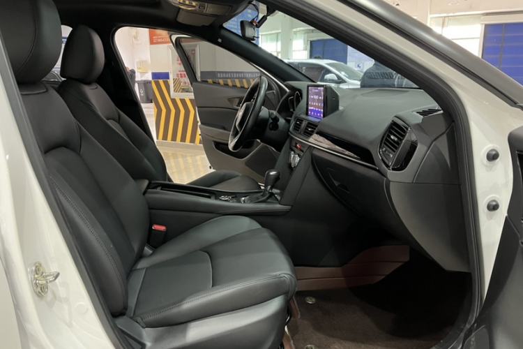 Used Mazda CX-4 2021 2.0L Automatic Two-Wheel Drive Blue Sky Dynamic Edition Interior 9
