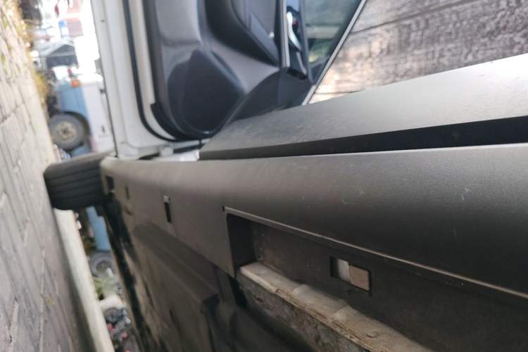 Used Mazda CX-4 2021 2.0L Automatic Two-Wheel Drive Blue Sky Dynamic Edition Left Side Sill