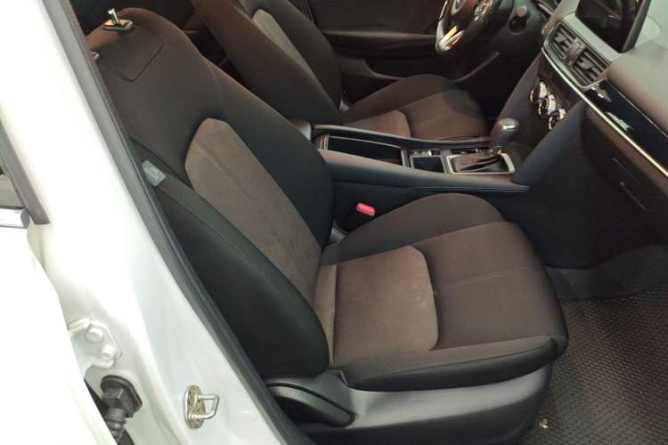 Used Mazda CX-4 2021 2.0L Automatic Two-Wheel Drive Blue Sky Dynamic Edition Right Front Seat