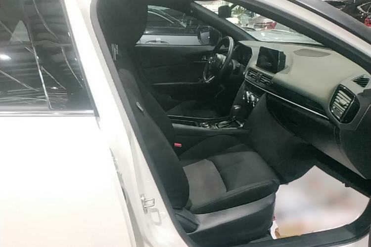 Used Mazda CX-4 2021 2.0L Automatic Two-Wheel Drive Blue Sky Dynamic Edition Right Front Seat