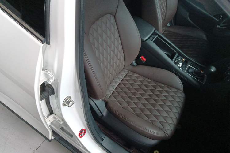 Used Mazda CX-4 2021 2.0L Automatic Two-Wheel Drive Blue Sky Dynamic Edition Right Front Seat