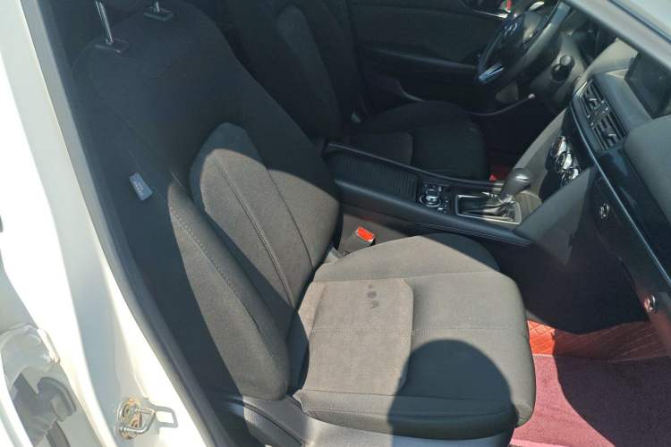 Used Mazda CX-4 2021 2.0L Automatic Two-Wheel Drive Blue Sky Dynamic Edition Right Front Seat
