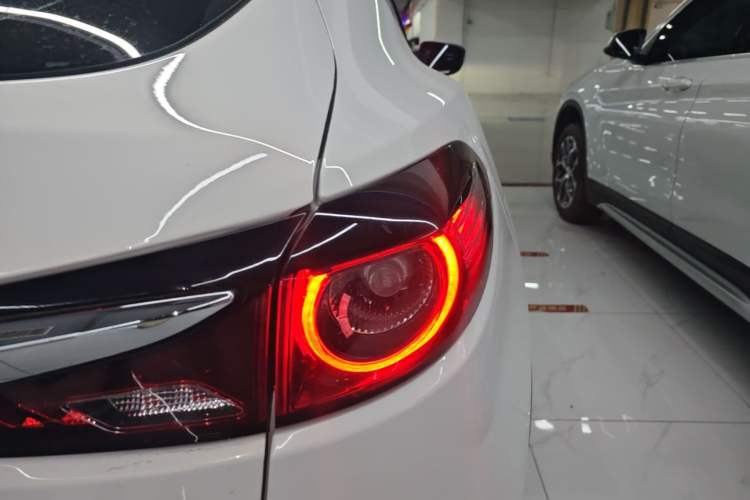 Used Mazda CX-4 2021 2.0L Automatic Two-Wheel Drive Blue Sky Dynamic Edition Right Rear Taillight