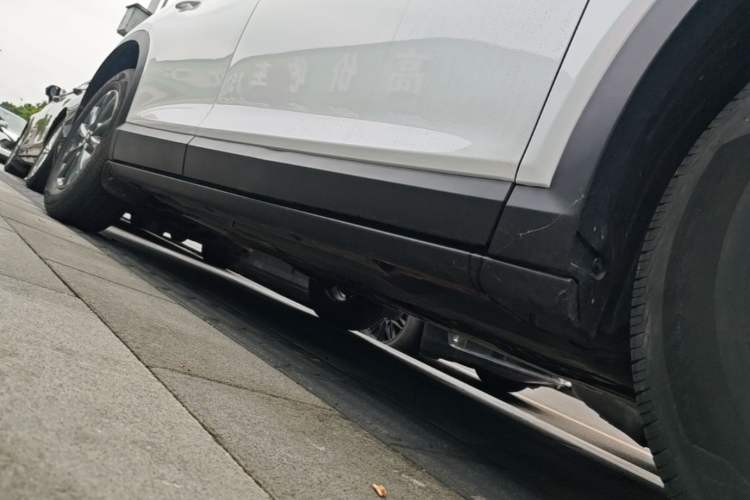 Used Mazda CX-4 2021 2.0L Automatic Two-Wheel Drive Blue Sky Dynamic Edition Right Side Sill