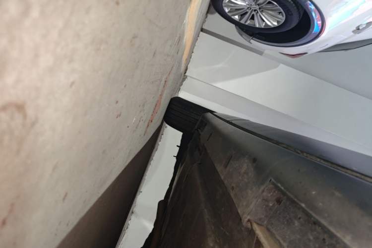 Used Mazda CX-4 2021 2.0L Automatic Two-Wheel Drive Blue Sky Exploration Edition Right Side Sill
