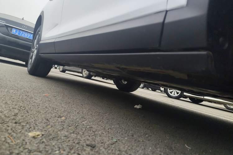 Used Mazda CX-4 2021 2.0L Automatic Two-Wheel Drive Blue Sky Dynamic Edition Right Side Sill