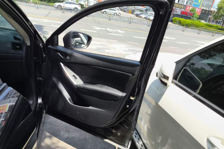 Used Mazda CX-5 2013 2.0L Automatic Two-Wheel Drive Comfort Version Interior 5