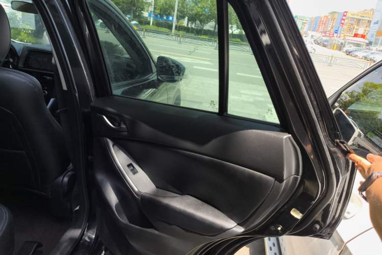 Used Mazda CX-5 2013 2.0L Automatic Two-Wheel Drive Comfort Version Interior 6