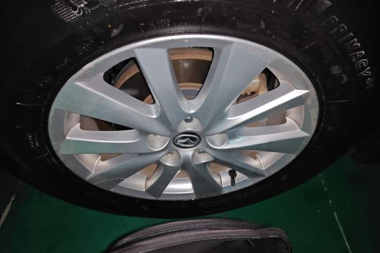 Used Mazda CX-5 2013 2.0L Automatic Two-Wheel Drive Comfort Version Right Front Wheel Hub