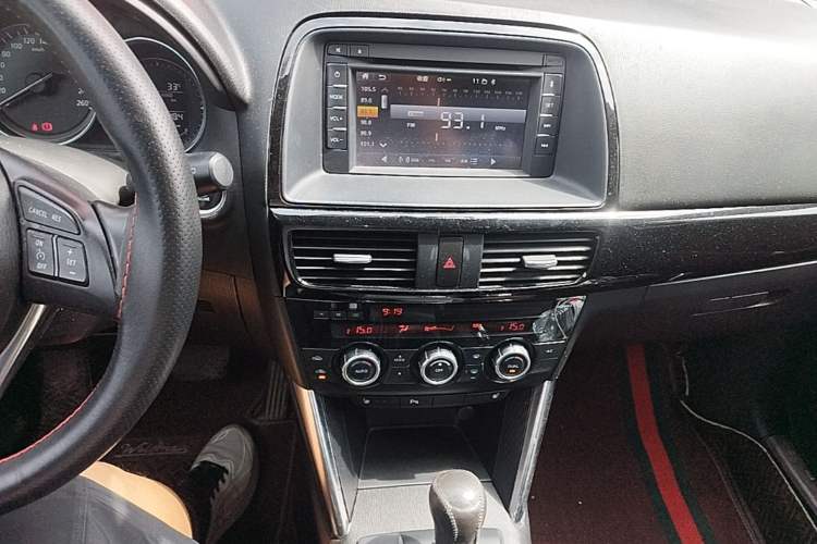 Used Mazda CX-5 2013 2.5L Automatic 4x4 Luxury Version Audio And AC Panel