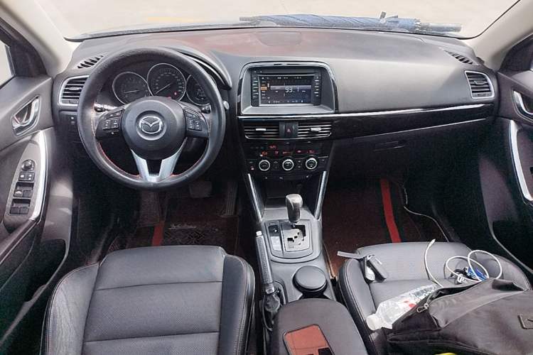 Used Mazda CX-5 2013 2.5L Automatic 4x4 Luxury Version Center Console