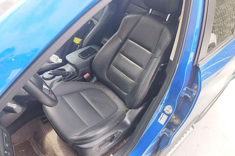 Used Mazda CX-5 2013 2.5L Automatic 4x4 Luxury Version Left Front Seat