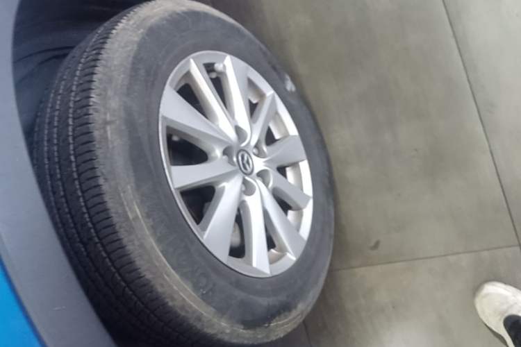 Used Mazda CX-5 2013 2.0L Automatic Two-Wheel Drive Comfort Version Left Front Wheel Hub