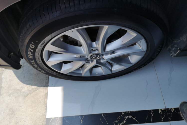 Used Mazda CX-5 2013 2.5L Automatic 4x4 Luxury Version Left Front Wheel Hub