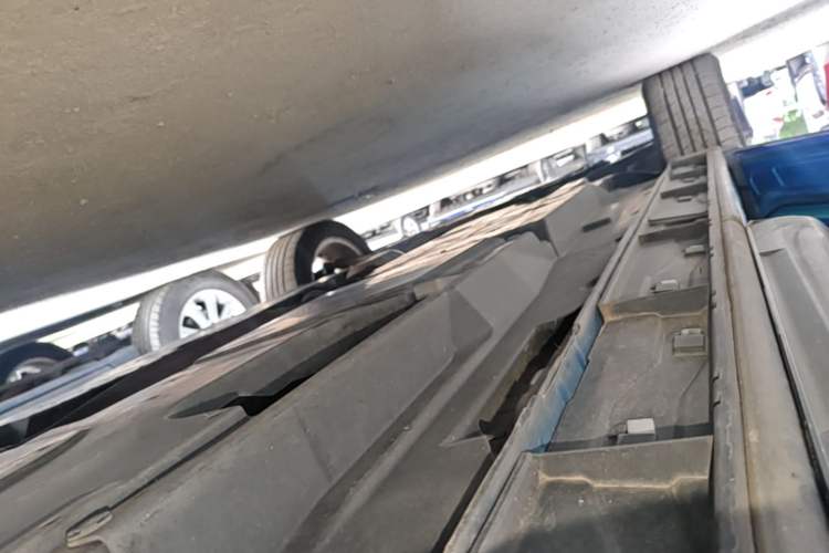 Used Mazda CX-5 2013 2.5L Automatic 4x4 Luxury Version Left Side Sill
