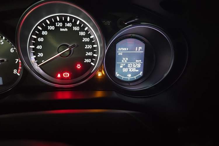 Used Mazda CX-5 2013 2.5L Automatic 4x4 Luxury Version Odometer Close Up