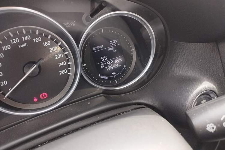 Used Mazda CX-5 2013 2.5L Automatic 4x4 Luxury Version Odometer Close Up