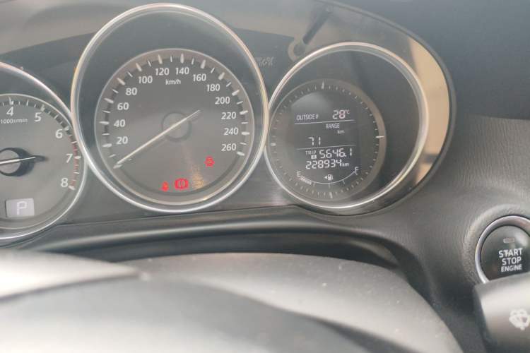Used Mazda CX-5 2013 2.5L Automatic 4x4 Luxury Version Odometer Close Up