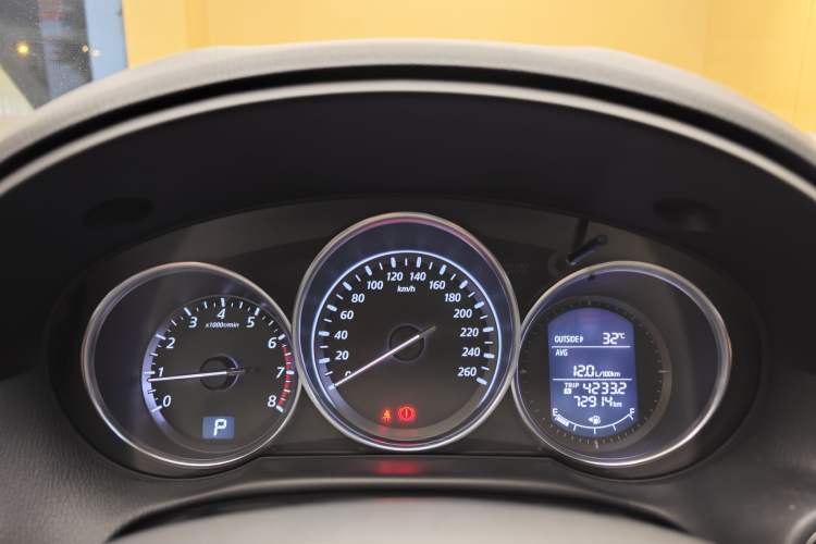 Used Mazda CX-5 2013 2.5L Automatic 4x4 Luxury Version Odometer Close Up