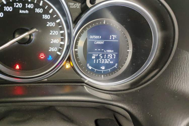 Used Mazda CX-5 2013 2.5L Automatic 4x4 Luxury Version Odometer Close Up
