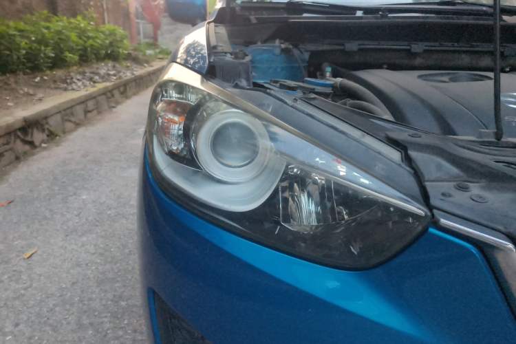 Used Mazda CX-5 2013 2.0L Automatic Two-Wheel Drive Comfort Version Right Front Headlight