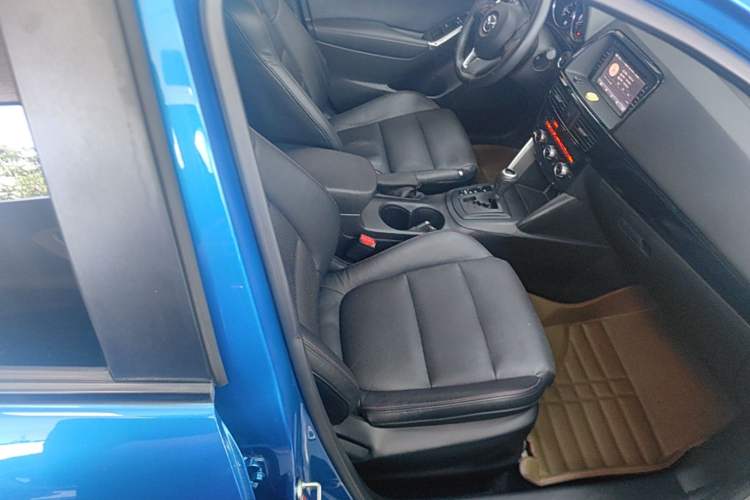 Used Mazda CX-5 2013 2.5L Automatic 4x4 Luxury Version Right Front Seat