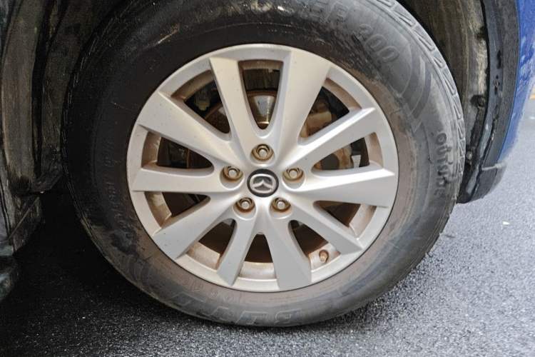 Used Mazda CX-5 2013 2.0L Automatic Two-Wheel Drive Comfort Version Right Front Wheel Hub