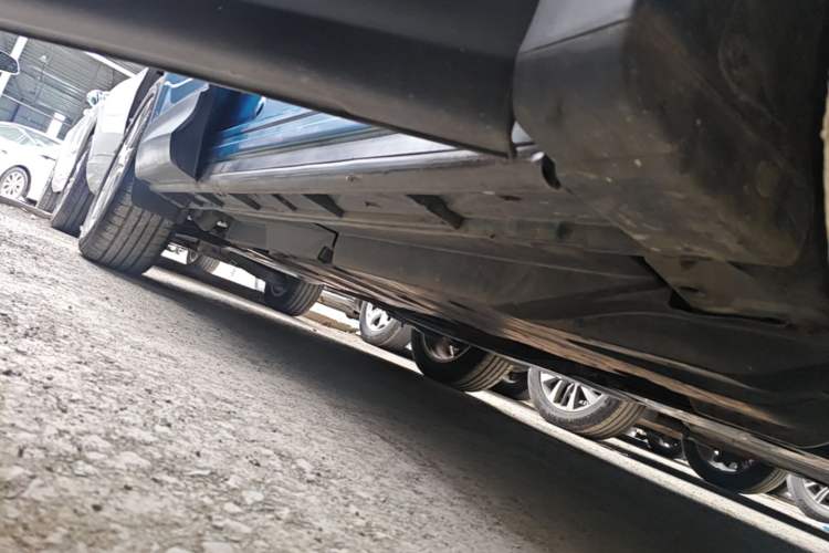Used Mazda CX-5 2013 2.5L Automatic 4x4 Luxury Version Right Side Sill