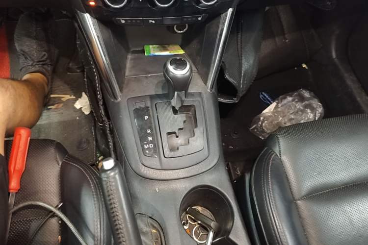 Used Mazda CX-5 2013 2.5L Automatic 4x4 Luxury Version Gear Lever