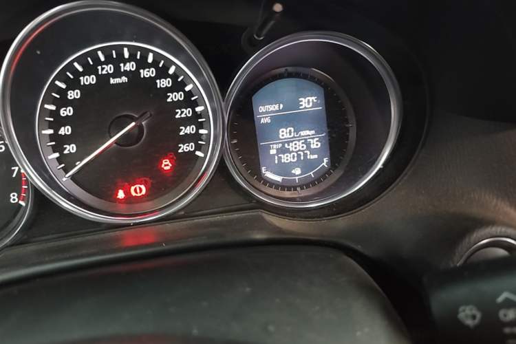 Used Mazda CX-5 2013 2.5L Automatic 4x4 Luxury Version Odometer Close Up