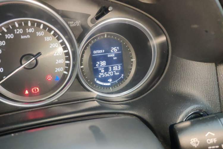 Used Mazda CX-5 2013 2.5L Automatic 4x4 Luxury Version Odometer Close Up