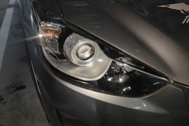 Used Mazda CX-5 2013 2.0L Automatic Two-Wheel Drive Comfort Version Right Front Headlight