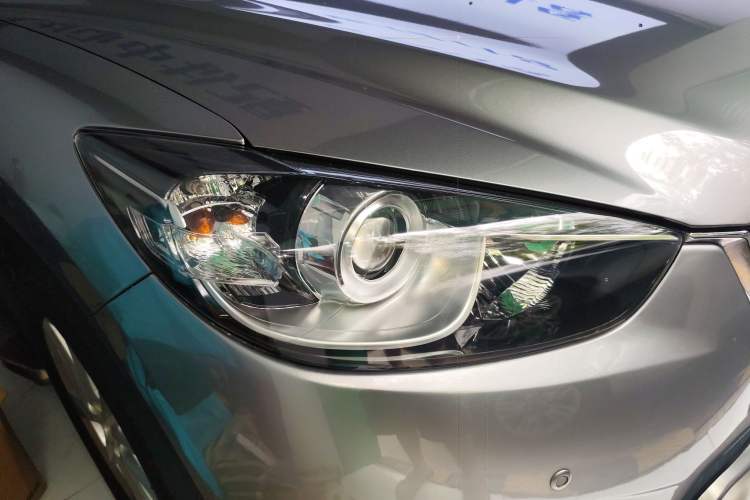 Used Mazda CX-5 2013 2.0L Automatic Two-Wheel Drive Comfort Version Right Front Headlight