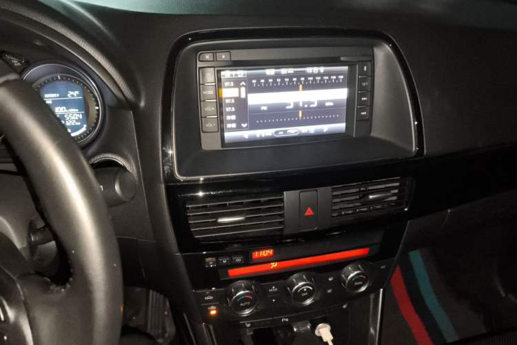Used Mazda CX-5 2013 2.5L Automatic 4x4 Luxury Version Audio And AC Panel