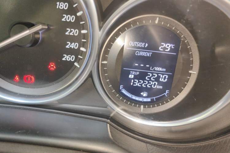 Used Mazda CX-5 2013 2.5L Automatic 4x4 Luxury Version Odometer Close Up