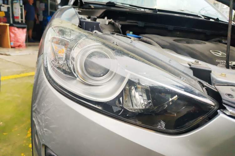 Used Mazda CX-5 2013 2.0L Automatic Two-Wheel Drive Comfort Version Right Front Headlight