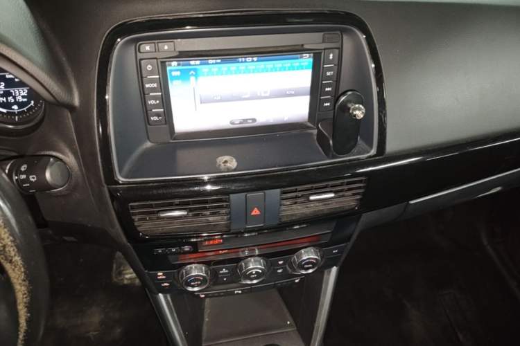 Used Mazda CX-5 2013 2.5L Automatic 4x4 Luxury Version Audio And AC Panel