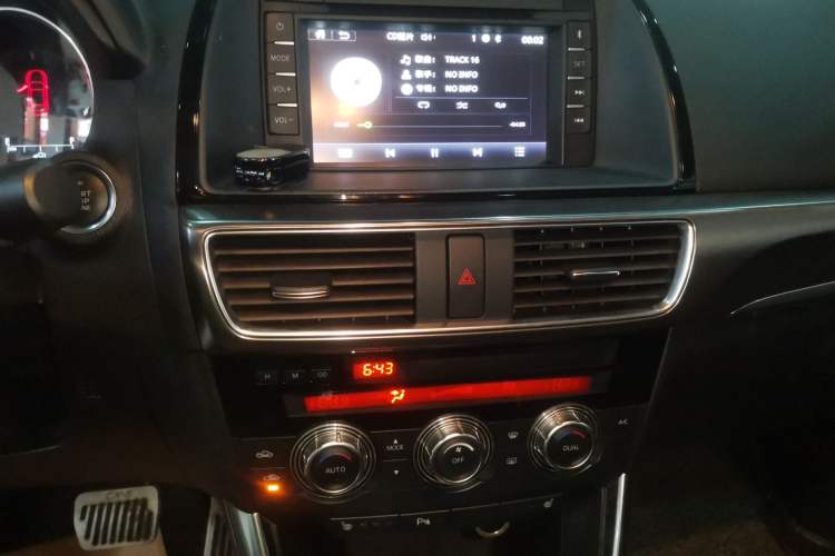 Used Mazda CX-5 2013 2.5L Automatic 4x4 Luxury Version Audio And AC Panel