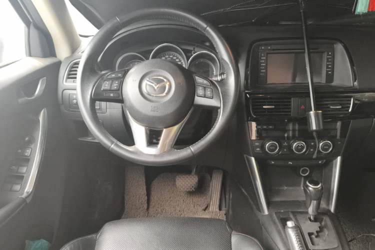 Used Mazda CX-5 2013 2.5L Automatic 4x4 Luxury Version Center Console