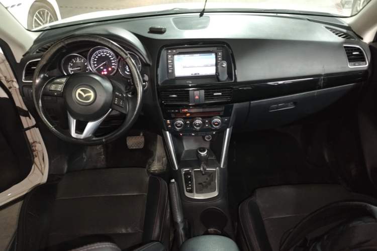 Used Mazda CX-5 2013 2.5L Automatic 4x4 Luxury Version Center Console