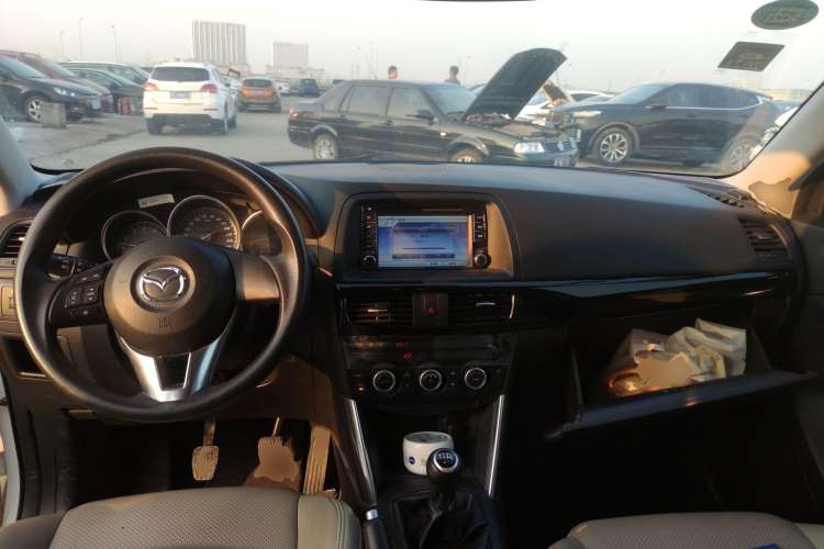Used Mazda CX-5 2013 2.0L Manual Two-Wheel Drive Comfort Version Center Console
