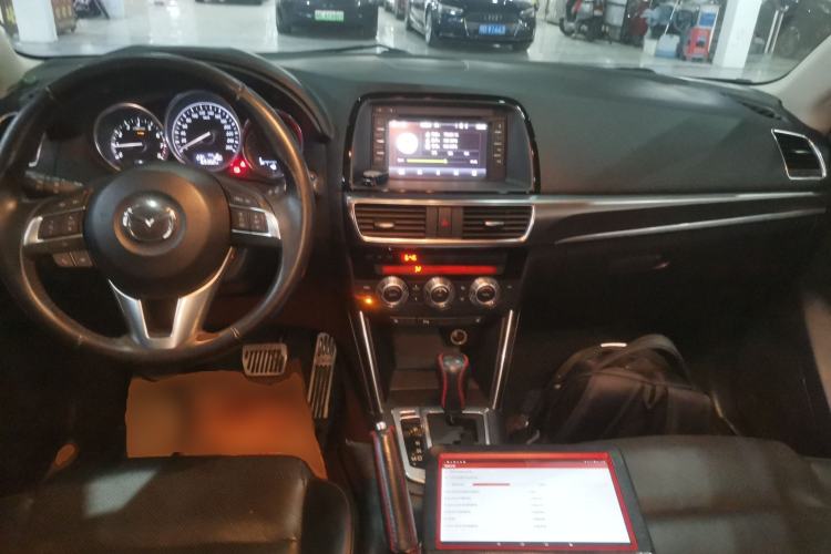 Used Mazda CX-5 2013 2.5L Automatic 4x4 Luxury Version Center Console