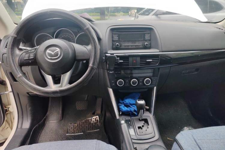 Used Mazda CX-5 2013 2.0L Automatic Two-Wheel Drive Comfort Version Center Console
